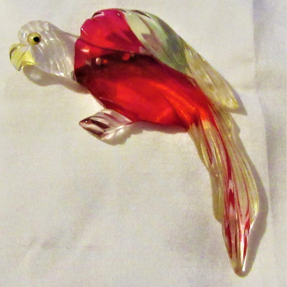 VINTAGE 40'S  RED/CLEAR LUCITE PARROT PIN/BROOCH
